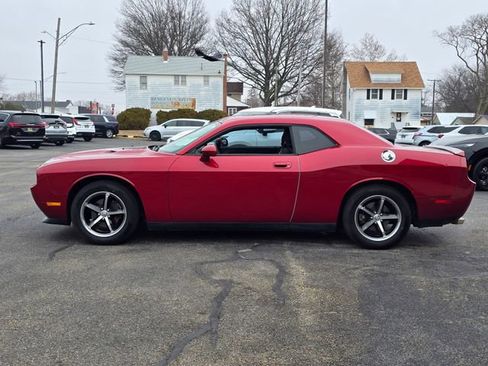 Used 2010 Dodge Challenger SE image 4