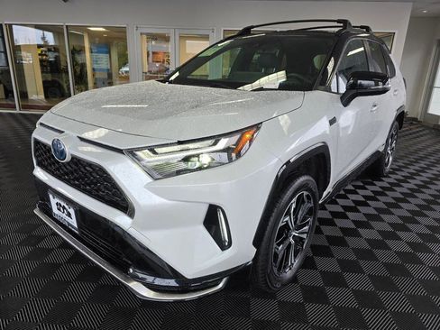 Used 2024 Toyota RAV4 XSE w/ Weather Package image 8