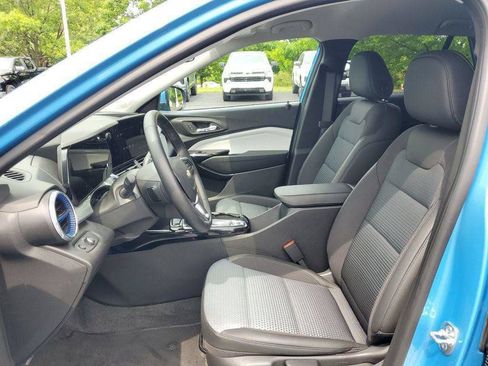 Used 2026 Chevrolet Trax LT w/ LT Convenience Package FWD image 5