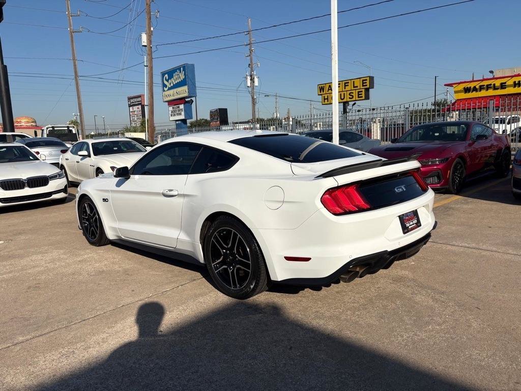 Used 2018 Ford Mustang GT Premium RWD image 3