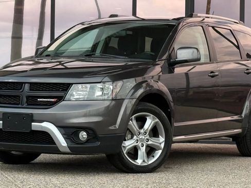 Used 2017 Dodge Journey Crossroad FWD image 3