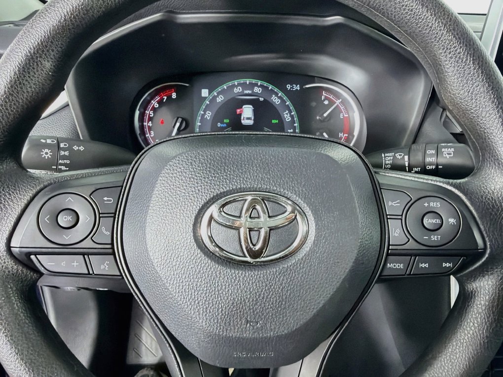 Used 2025 Toyota RAV4 XLE FWD image 16
