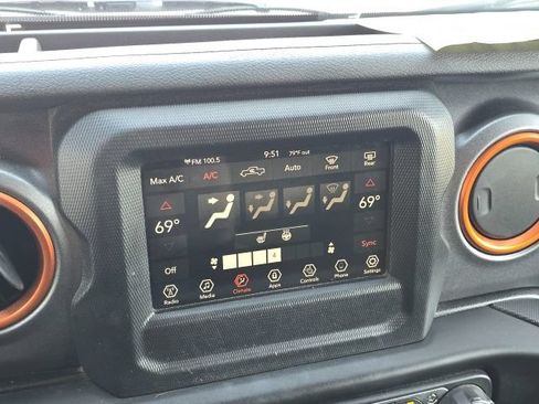 Used 2020 Jeep Gladiator Mojave w/ Cold Weather Group AWD/4WD image 32