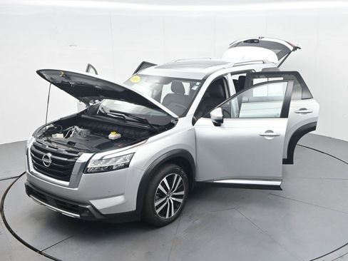 Used 2023 Nissan Pathfinder Platinum AWD/4WD image 43