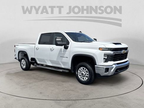 Used 2025 Chevrolet Silverado 2500 LT w/ Convenience Package AWD/4WD image 7