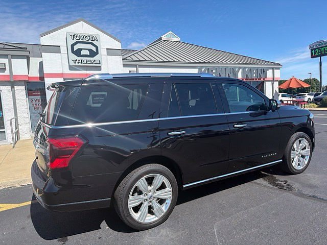 Used 2023 Ford Expedition Platinum AWD/4WD image 5