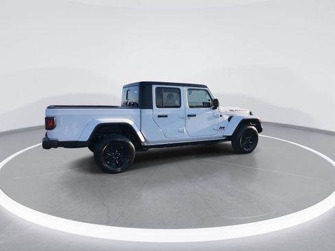 Used 2022 Jeep Gladiator Sport image 8