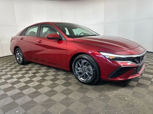 Certified 2024 Hyundai Elantra SEL image 2