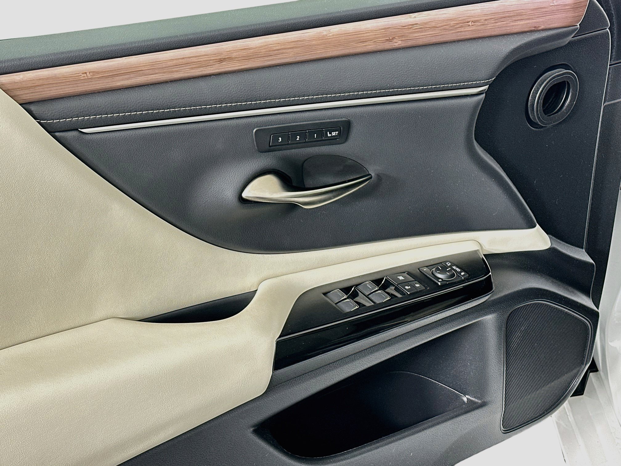 Used 2024 Lexus ES 350 w/ Premium Package FWD image 15
