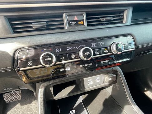 Used 2025 Honda Pilot EX-L image 21