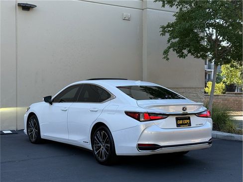 Used 2022 Lexus ES 300h w/ Premium Package FWD image 6