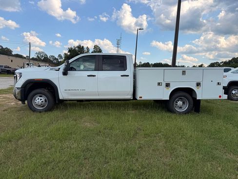New 2025 GMC Sierra 3500 Pro w/ Convenience Package AWD/4WD image 2