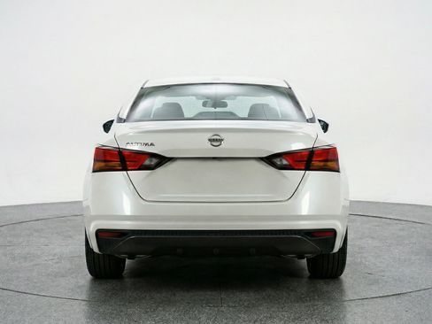 Used 2025 Nissan Altima 2.5 SV FWD image 7