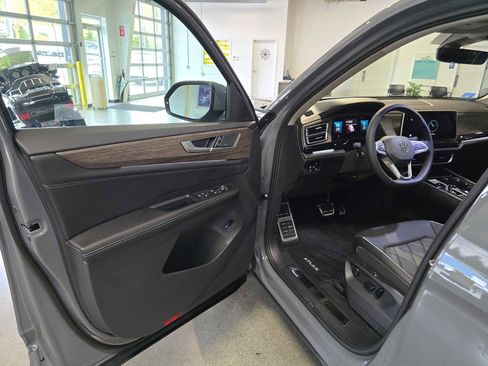 New 2026 Volkswagen Atlas SEL Premium R-Line image 19