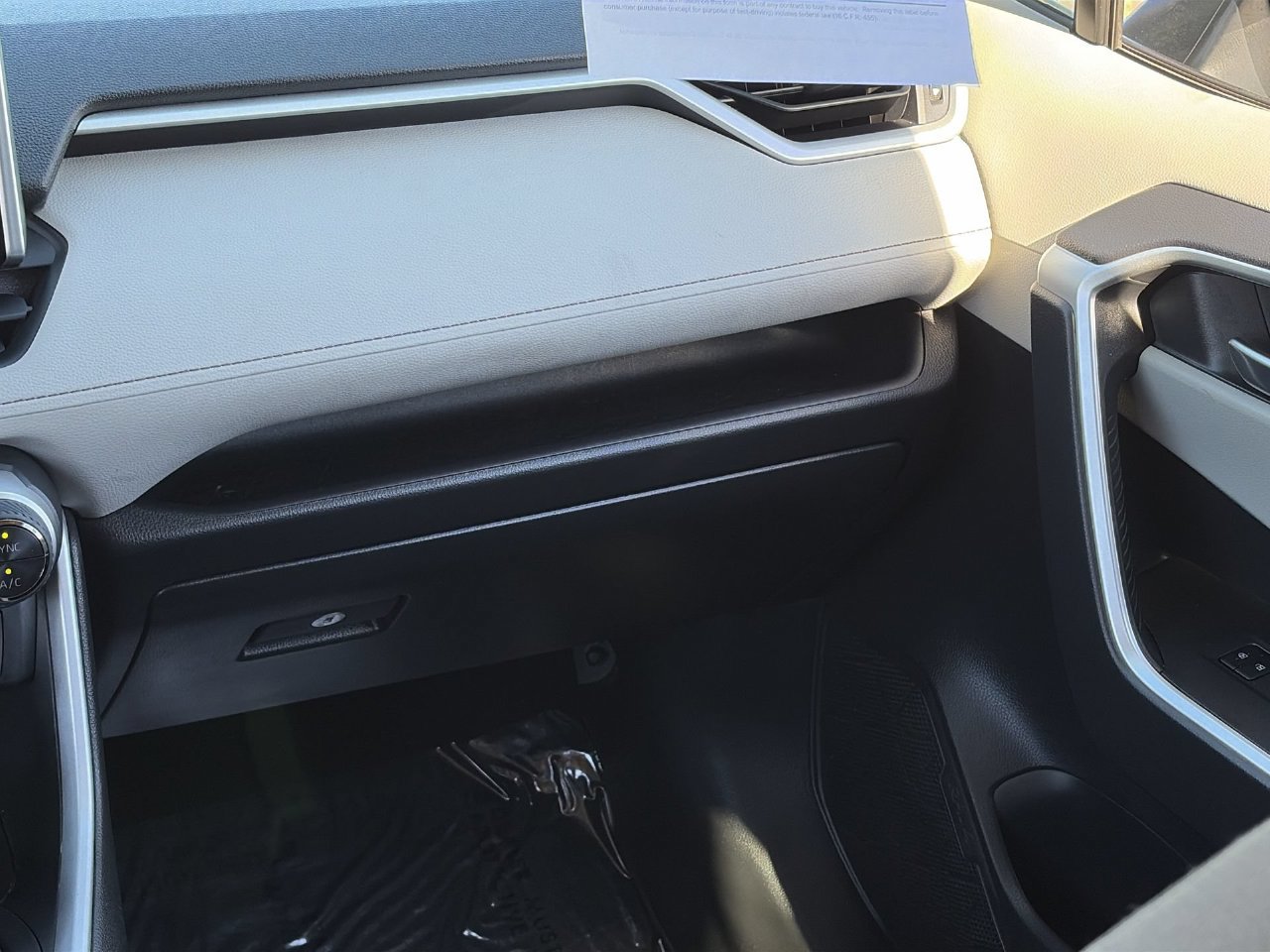 Used 2023 Toyota RAV4 XLE FWD image 15