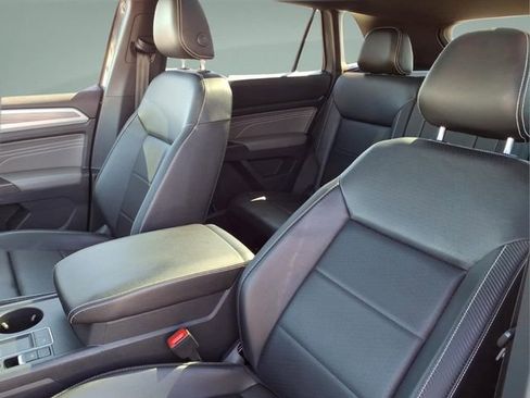 Used 2021 Volkswagen Atlas Cross Sport SE w/ Panoramic Sunroof Package FWD image 13