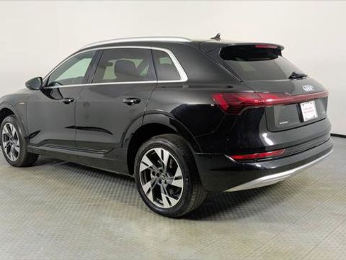 Used 2022 Audi e-tron Premium Plus w/ Premium Plus Package AWD/4WD image 4