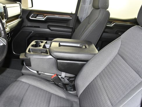 Used 2022 Chevrolet Silverado 1500 LT AWD/4WD image 39