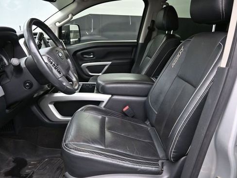 Used 2018 Nissan Titan PRO-4X w/ Pro-4x Convenience Package AWD/4WD image 13
