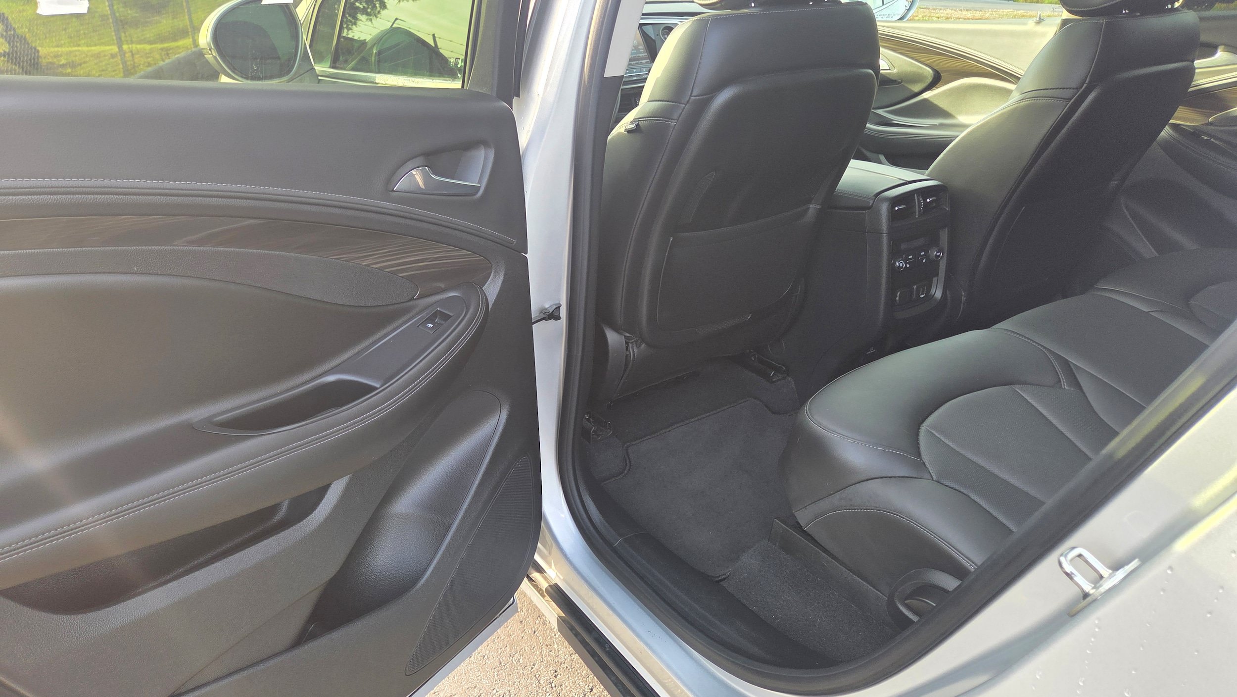 Used 2019 Buick Envision Premium AWD/4WD image 18