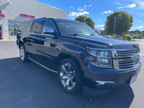 Used 2020 Chevrolet Suburban Premier AWD/4WD image 2