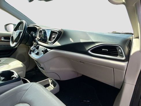 Used 2017 Chrysler Pacifica Touring-L Plus w/ Advanced Safetytec Group FWD image 30