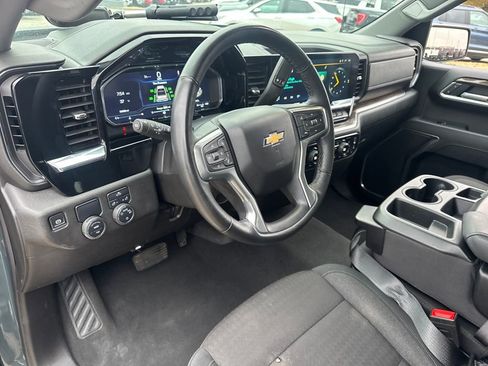 Used 2025 Chevrolet Silverado 1500 LT image 18