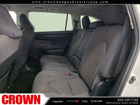 Used 2022 Toyota Highlander LE AWD/4WD image 21