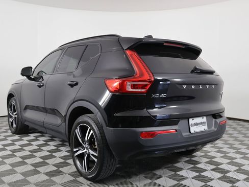Used 2022 Volvo XC40 T5 R-Design image 4
