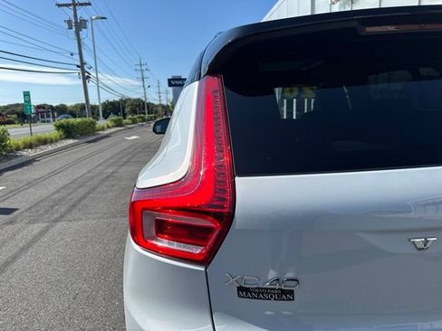 Used 2020 Volvo XC40 T5 R-Design w/ Protection Package AWD/4WD image 10