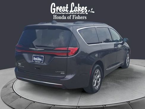 Used 2023 Chrysler Pacifica Limited AWD/4WD image 5