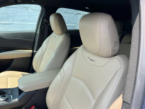 Used 2025 Cadillac XT4 Premium Luxury FWD image 10