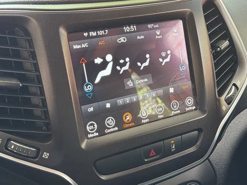 Used 2022 Jeep Cherokee Trailhawk w/ Sun, Sound & Nav Group AWD/4WD image 8
