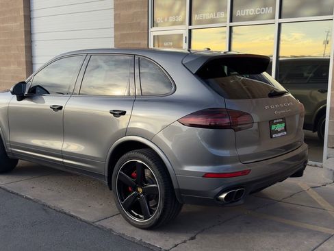 Used 2018 Porsche Cayenne Turbo image 3