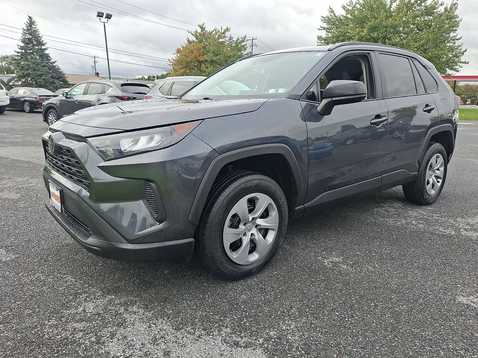 Used 2021 Toyota RAV4 LE AWD/4WD image 3
