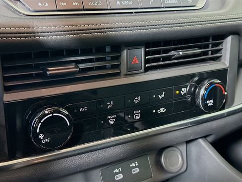 Used 2024 Nissan Rogue S image 17