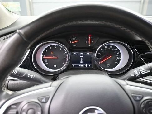 Used 2018 Buick Regal Preferred FWD image 16