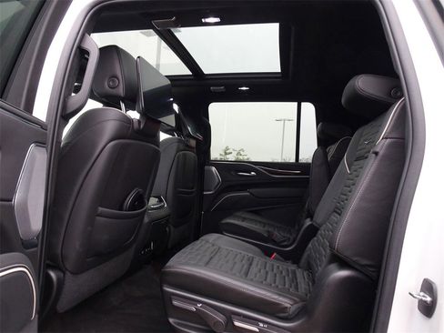 Certified 2023 Cadillac Escalade ESV Sport Platinum w/ LPO, ONYX Package image 15