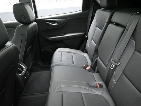 Used 2025 Chevrolet Blazer LT w/ Sound & Technology Package FWD image 23