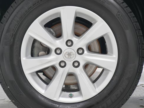 Used 2013 Toyota Highlander SE image 29