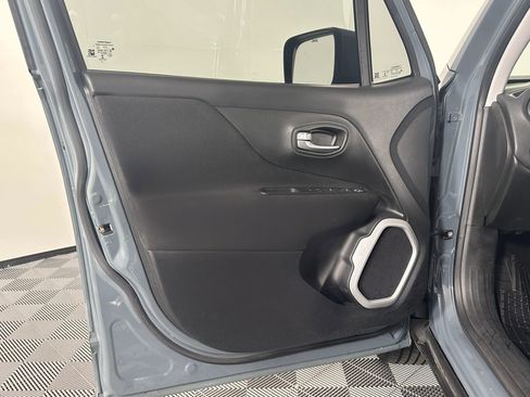 Used 2018 Jeep Renegade Latitude image 26
