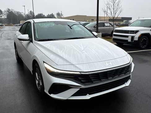 New 2026 Hyundai Elantra SE FWD image 7