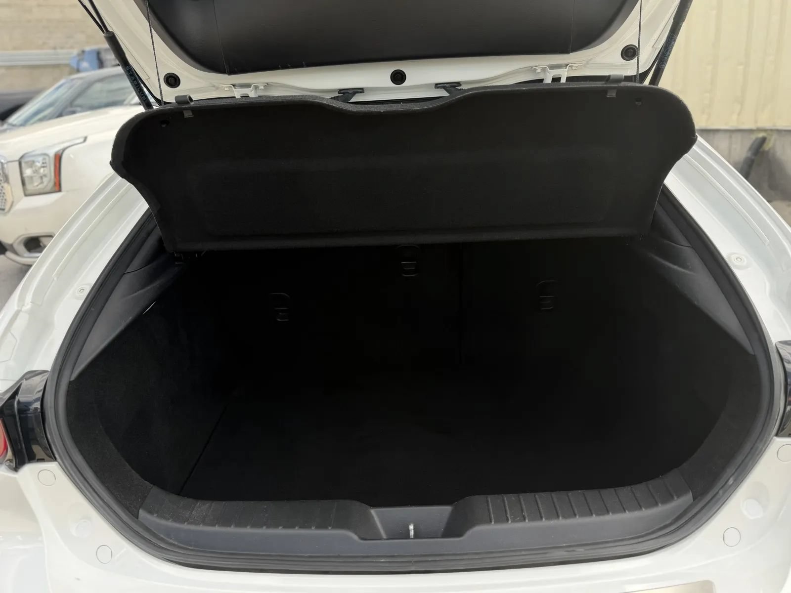 Used 2021 MAZDA MAZDA3 Hatchback w/Premium Plus Pkg AWD/4WD image 16