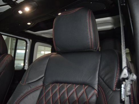 Used 2024 Jeep Wrangler Unlimited Rubicon image 42