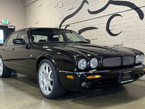 Used 2002 Jaguar XJ8 image 15