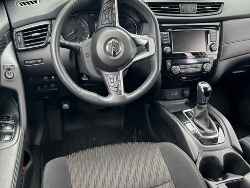 Used 2018 Nissan Rogue SV AWD/4WD image 5