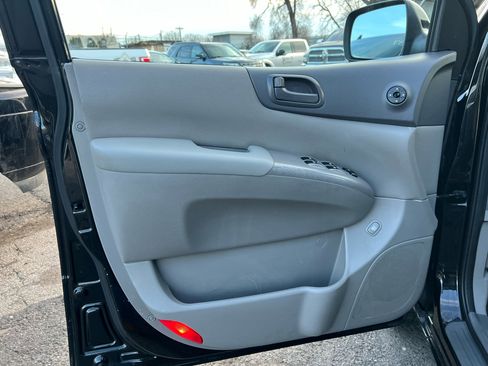 Used 2012 Kia Sedona LX FWD image 13