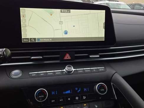 New 2025 Hyundai Elantra SEL image 10