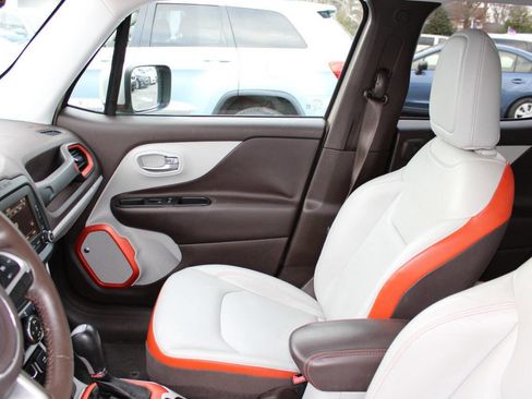 Used 2016 Jeep Renegade Limited image 14