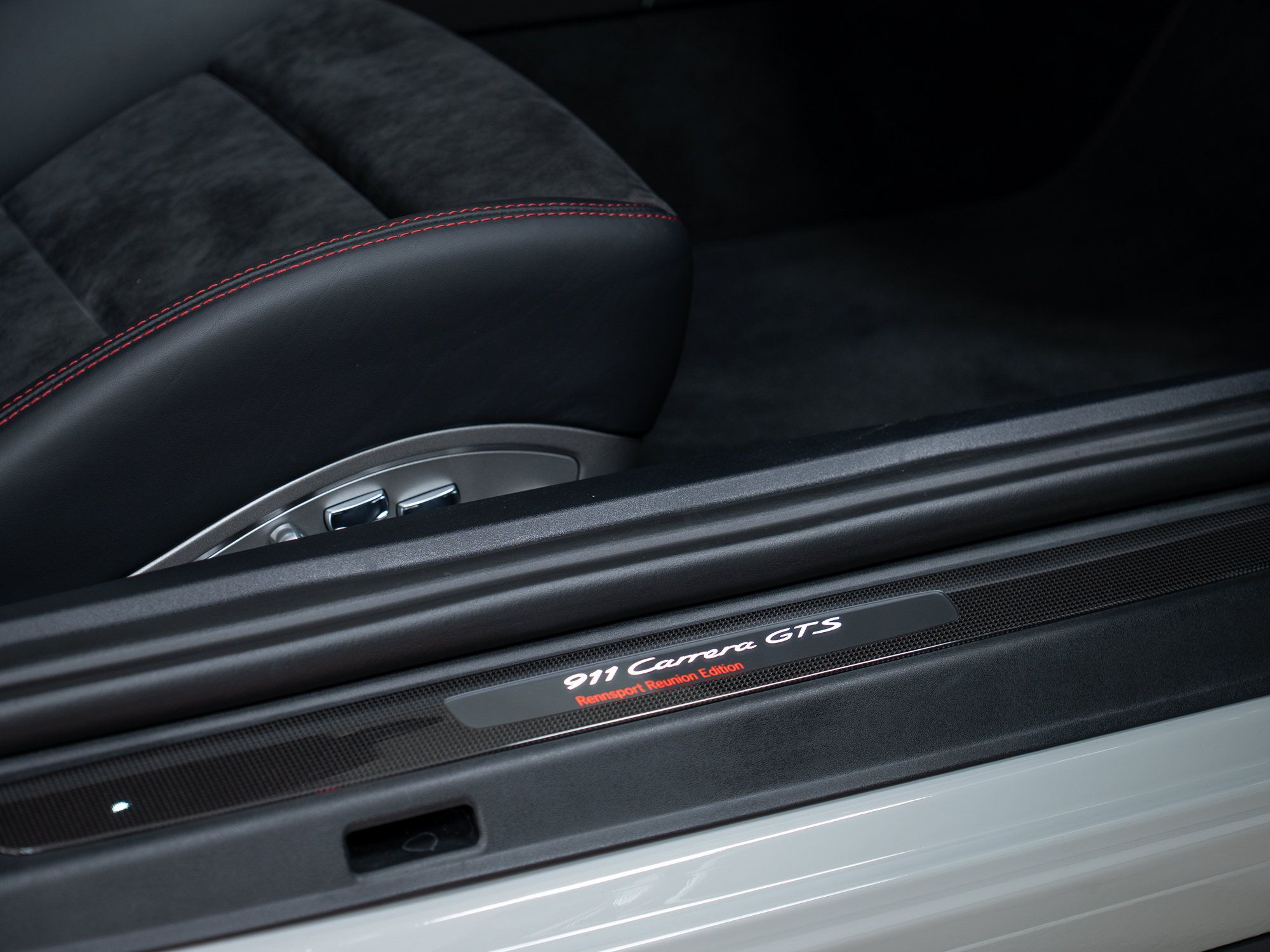 Certified 2016 Porsche 911 Carrera GTS RWD image 40